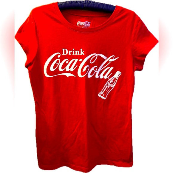 ❤️ Women’s Coca Cola Tee - Picture 1 of 2
